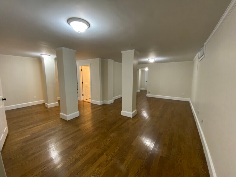 Building Photo - 27 Lamartine St