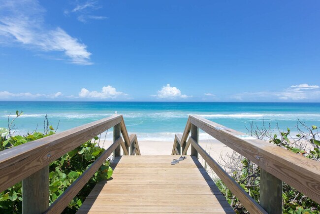 Building Photo - 205 Jimmy Buffett Mem Hwy