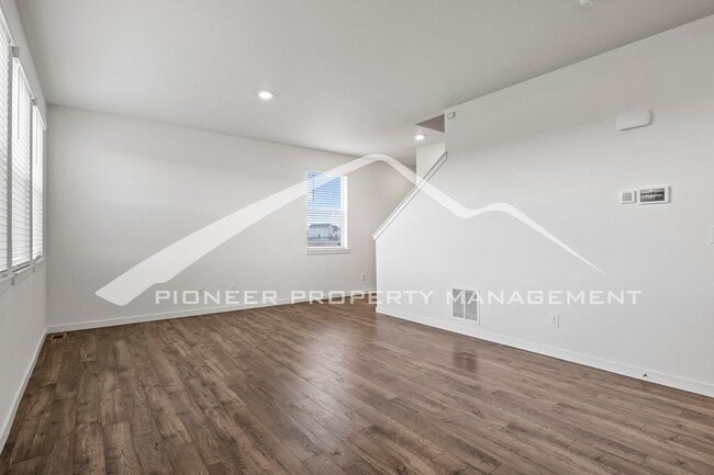 Building Photo - Modern 4-Bed, 2.5-Bath Home with 2 car garage, AC and Private Enclosed Yard