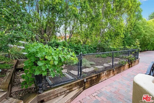 Building Photo - 6005 William Bent Rd