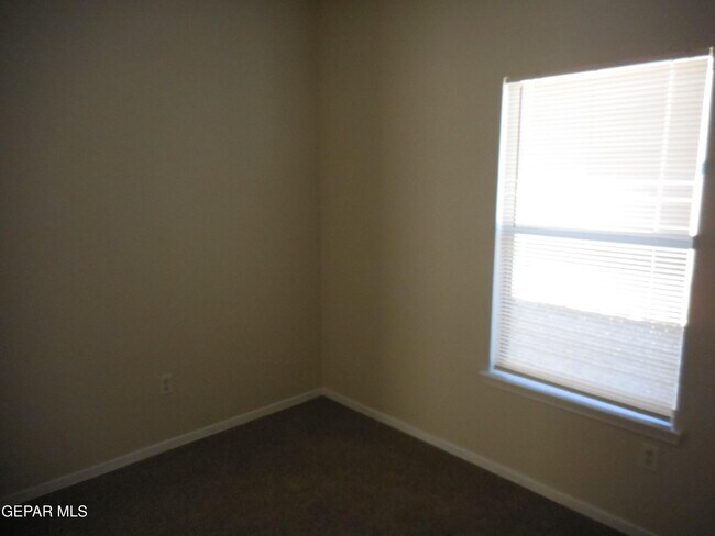 Building Photo - 14741 Calhoun Dr
