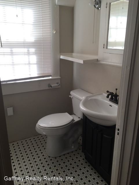 Building Photo - 2 br, 1.5 bath House - 727 College Drive