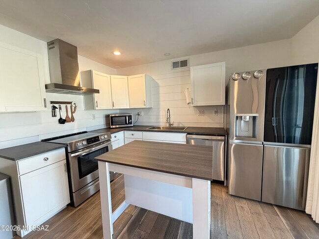 Building Photo - 8271 E Kenyon Dr