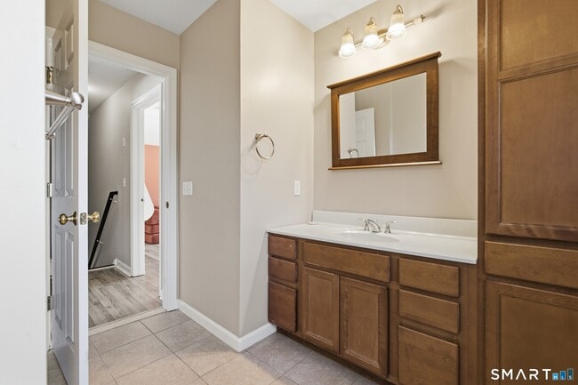 Building Photo - 305 Sylvan St