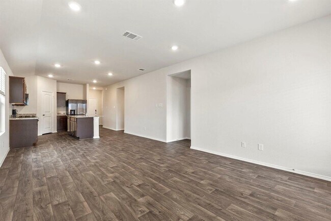 Building Photo - 128 Shimmering Cv