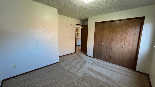 Building Photo - 1 Bedroom Condo in Independence Park w/Garage and Washer/Dryer! Call Today!