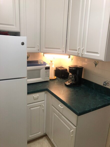 Kitchen - 1121 Arlington Blvd