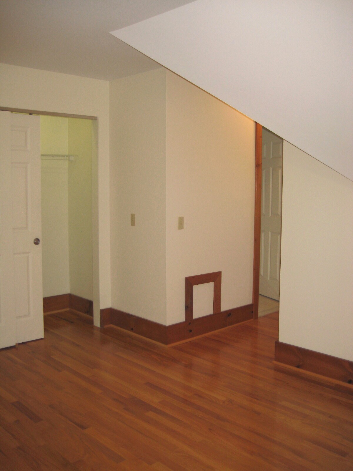 Building Photo - 280 S Goodman St