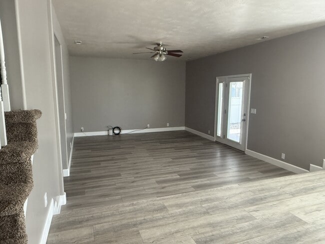 Building Photo - 137 Stern Ct
