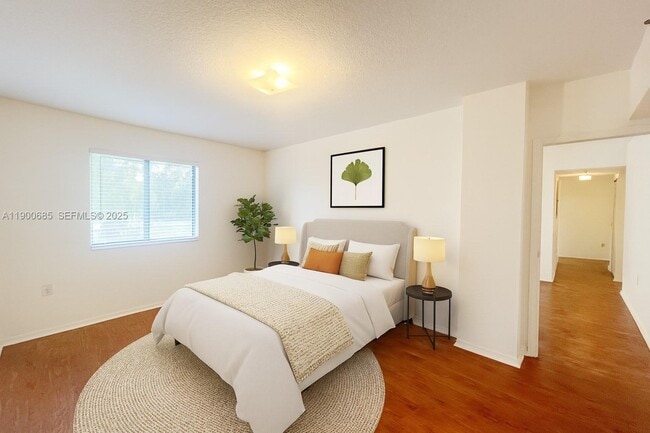 Building Photo - 9340 Fontainebleau Blvd