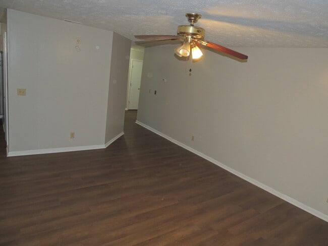 Building Photo - 1018 Wood Creek Dr