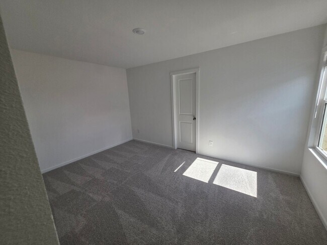 Building Photo - 12121 Morgan Dr