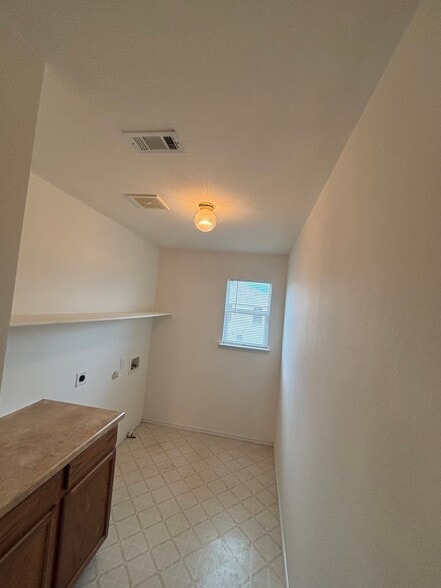 Building Photo - 1327 Falcon Hollow Ln