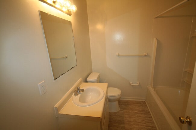 Building Photo - Spacious 3 Bed / 2 Bath Trinity Park Home - All Appliances and Large Fenced Yd