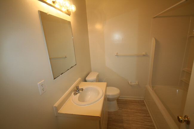Building Photo - Spacious 3 Bed / 2 Bath Trinity Park Home ...