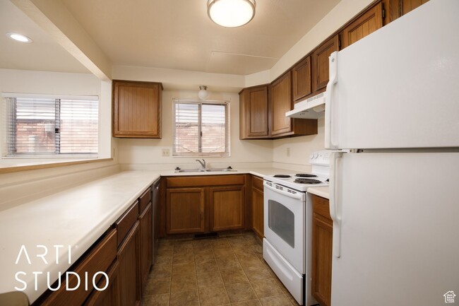 Building Photo - Two-bedroom Apartment in Murray!