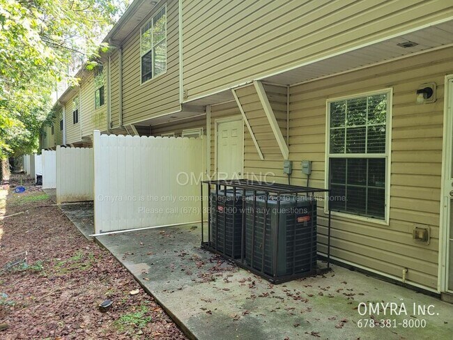 Building Photo - 2802 Vining Ridge Terrace