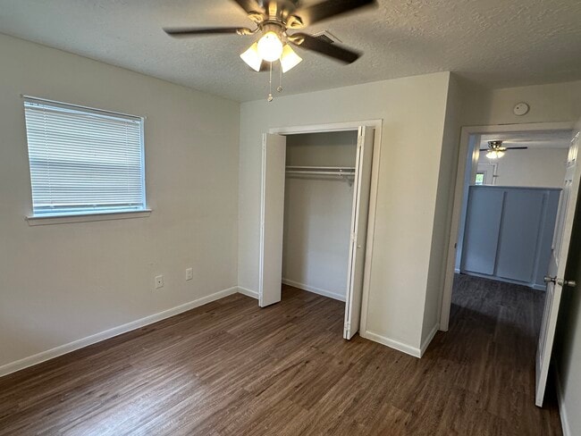 Building Photo - 1522 N Thompson St