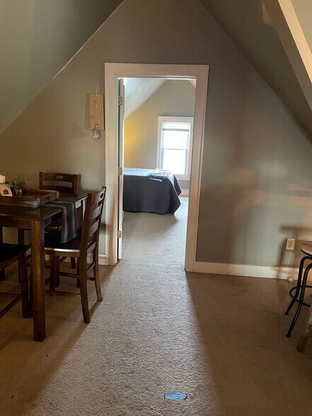 Building Photo - 1025 E Hamilton St