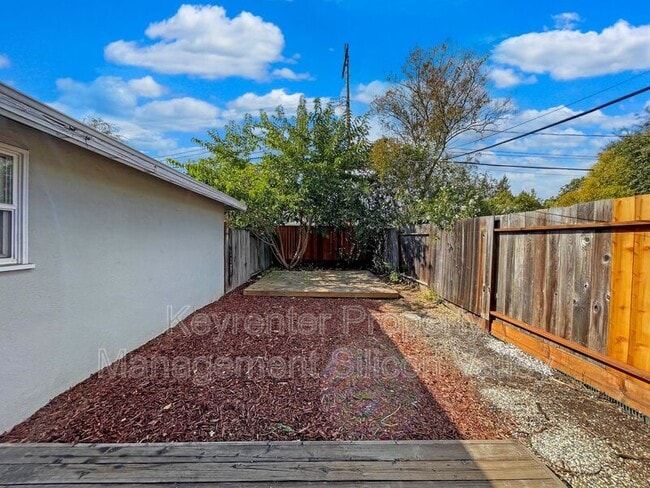 Building Photo - 1814 Woodside Rd