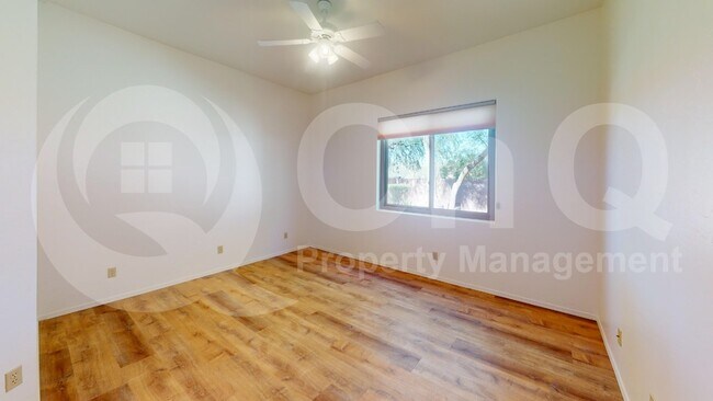 Building Photo - 137 E Calle Zavala