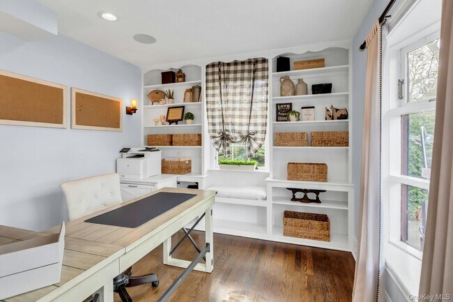 Building Photo - 105 Academy St