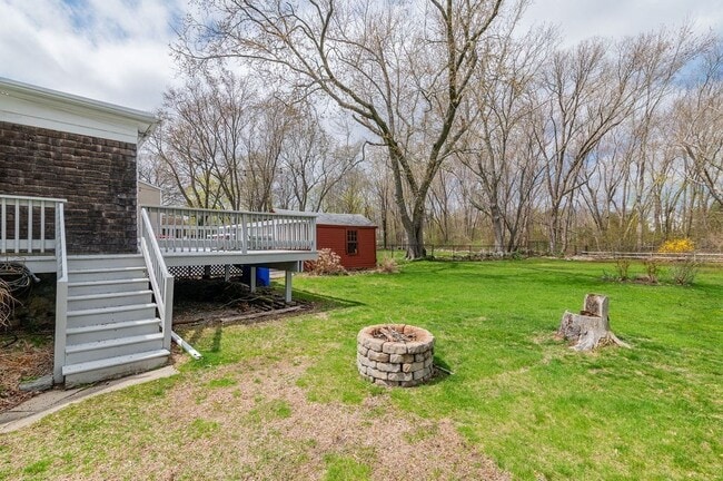Building Photo - 44 Custer St