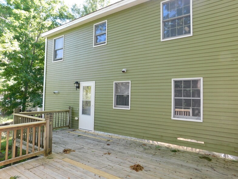 Building Photo - 4 Willow Creek Ln