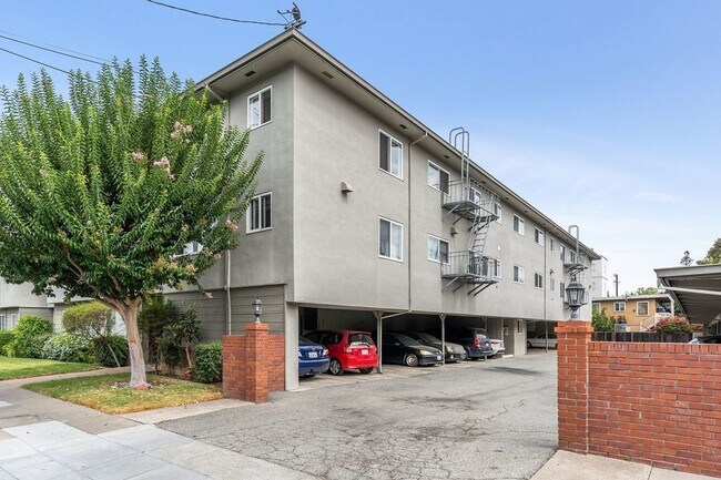 Building Photo - 1549 San Carlos Ave
