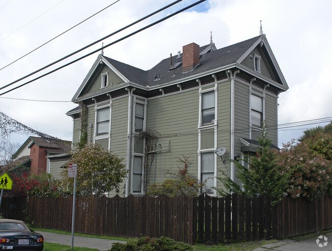 Building Photo - 2028 8th St