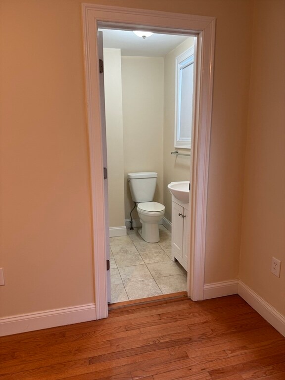 Building Photo - 483 Newport Ave