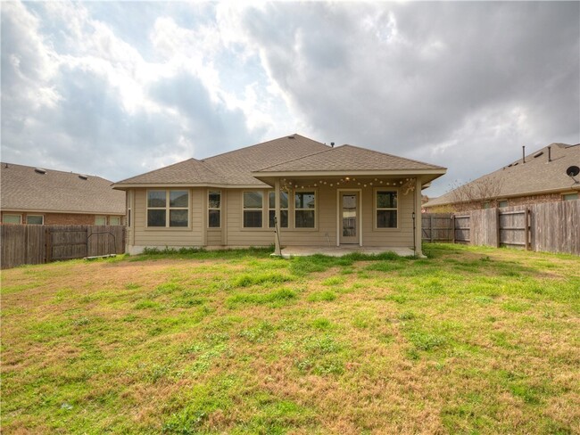 Building Photo - Excellent one story home available in Falc...