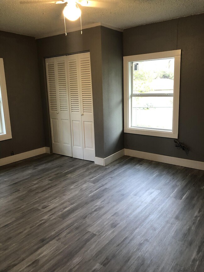 Building Photo - 320 E Clifton St