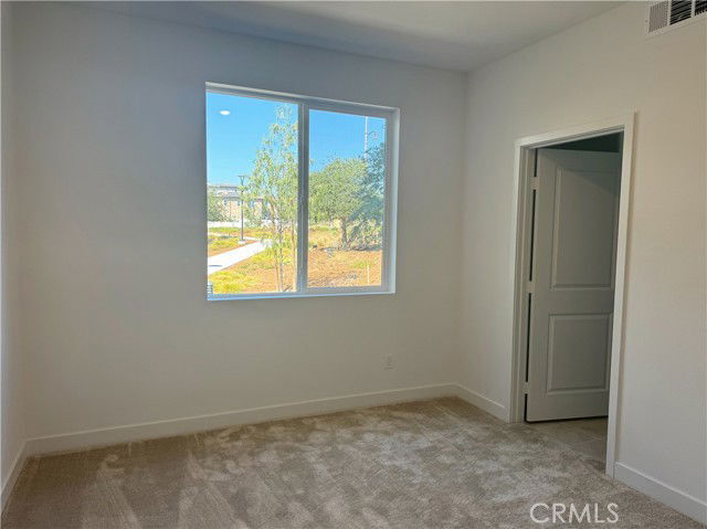 Building Photo - 283 Lynx