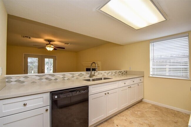 Building Photo - 2110 Whiteback Dr