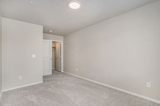 Building Photo - Stunning Townhome in Northridge Trails