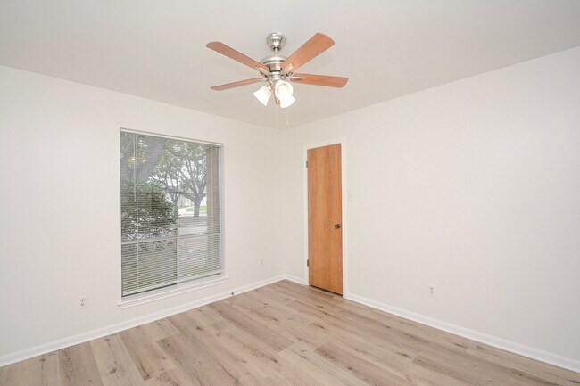 Building Photo - 10811 Vickijohn Ct