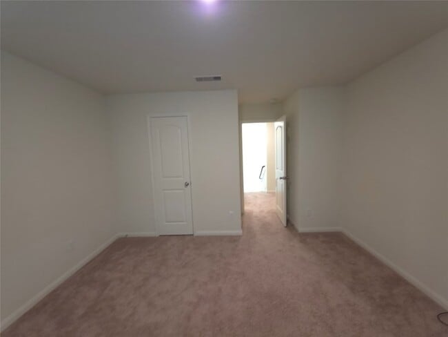 Building Photo - 305 Lone Mountain Dr