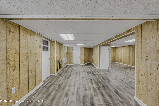 Building Photo - 301 Seymour Ave