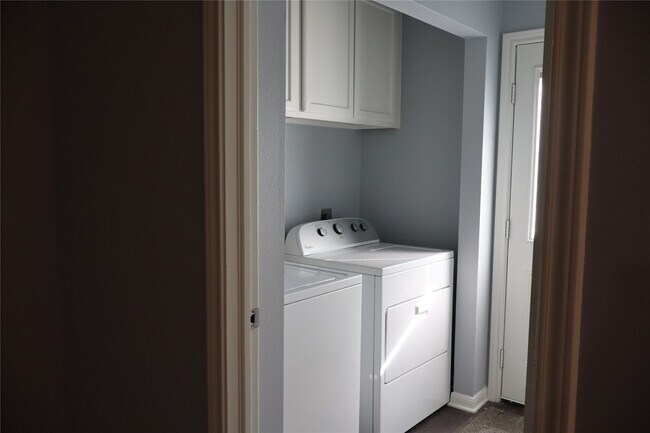 Building Photo - 1063 Birnham Woods Blvd