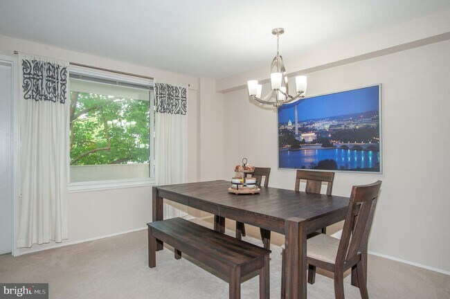 Building Photo - 4501 Arlington Blvd