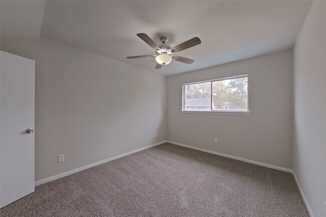 Building Photo - 20206 Lake Sherwood Dr