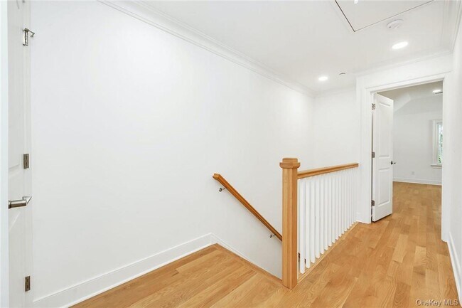 Building Photo - 233 Lincoln Ave