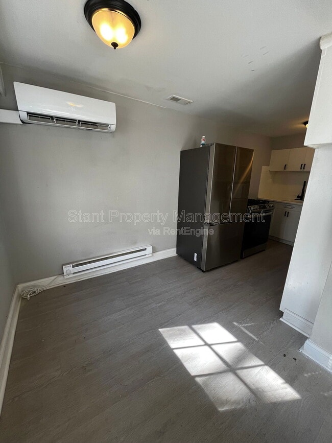 Building Photo - 20 W Park St