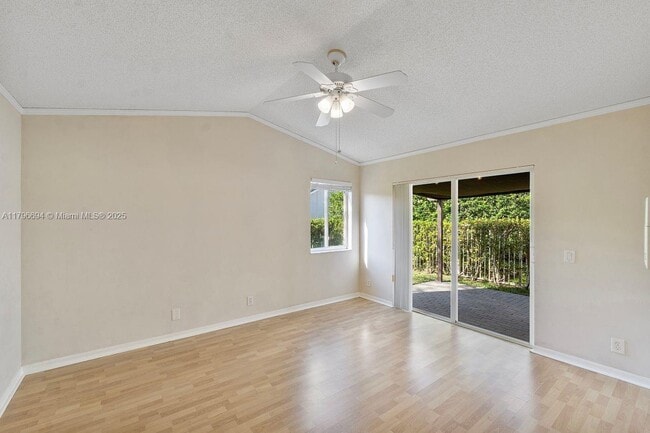 Building Photo - 4013 Pine Ridge Ln