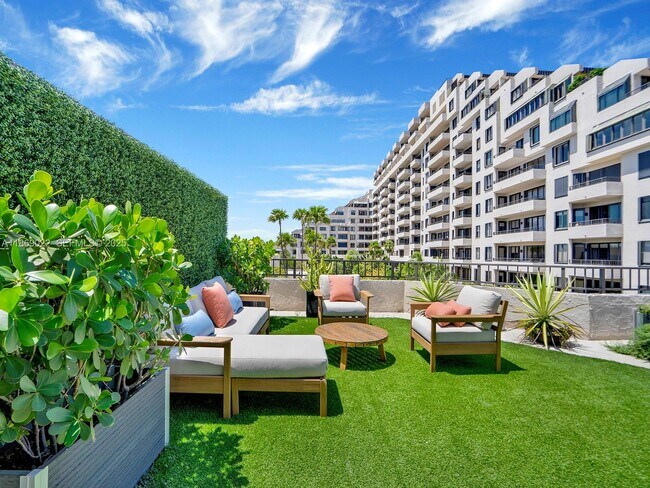 Building Photo - 201 Crandon Blvd