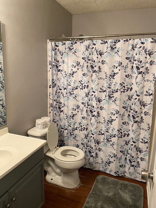 Building Photo - Cozy 1 bedroom townhome