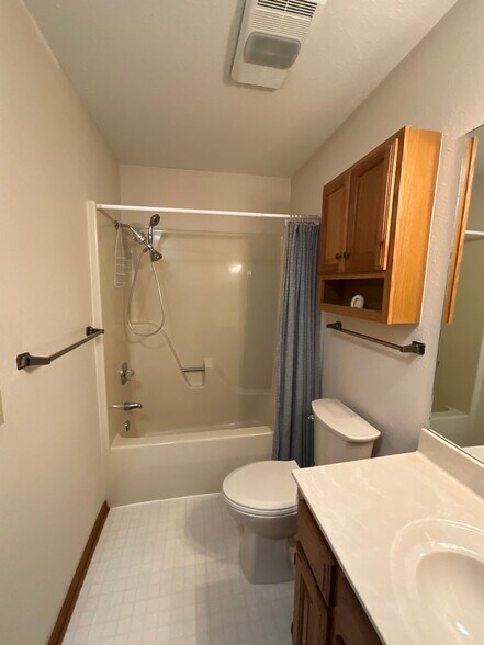 Building Photo - 12 Sunderland Dr