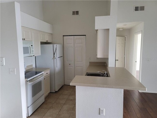 Building Photo - The Gables at Lakeside 2/2