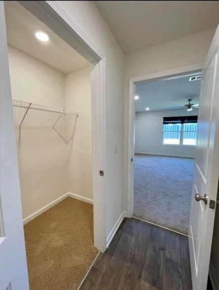 Building Photo - 910 Merganser Way